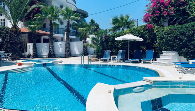 White Palace Studios - Photo 5