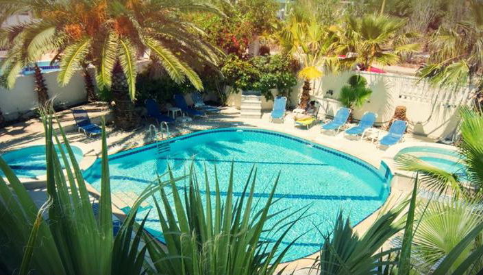 White Palace Studios - Photo 1