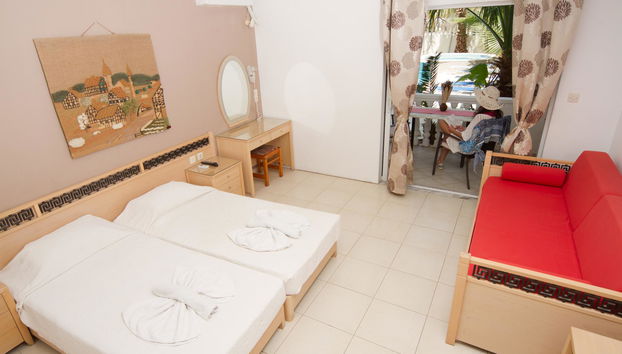 White Palace Studios - Photo 4