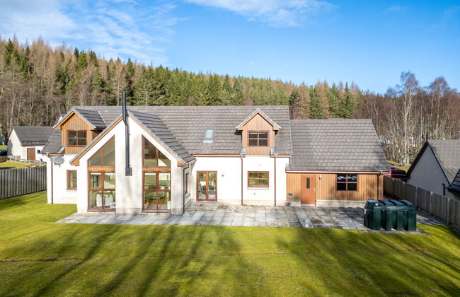 Casa de 4 quartos em Aviemore com jardim - Foto 1