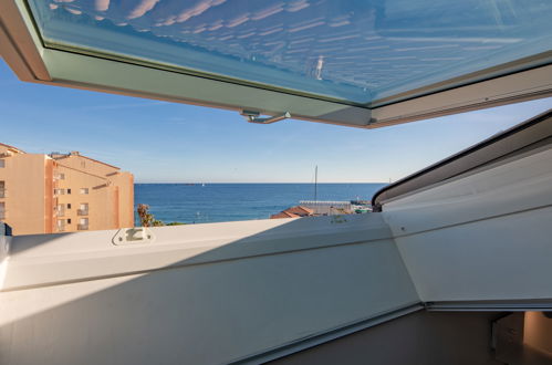 Foto 1 - Apartamento de 1 habitación en Fréjus con vistas al mar