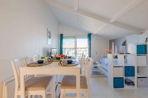 Foto 7 - Apartamento de 1 quarto em Fréjus com vistas do mar