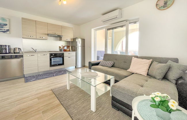 3 bedroom Apartment in Karlobag with terrace - Photo 8