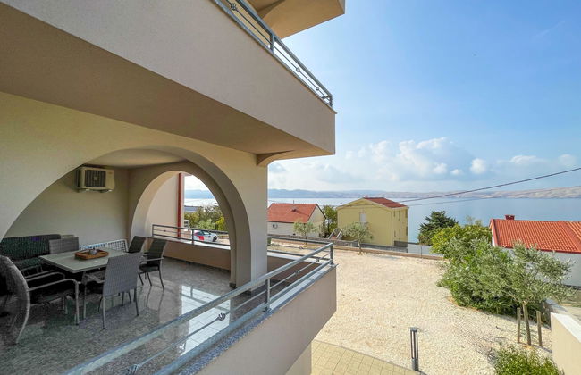 3 bedroom Apartment in Karlobag with terrace - Photo 1