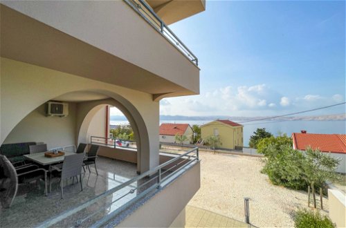 Foto 1 - Apartamento de 2 quartos em Karlobag com terraço e vistas do mar