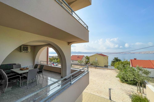 Foto 1 - Apartamento de 2 quartos em Karlobag com terraço e vistas do mar