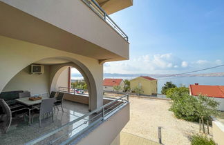 Photo 1 - 2 bedroom Apartment in Karlobag with garden and terrace