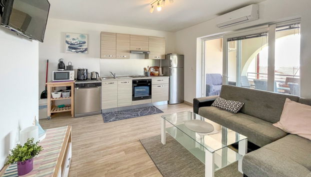 3 bedroom Apartment in Karlobag with terrace - Photo 2