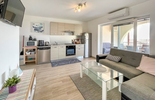 3 bedroom Apartment in Karlobag with terrace - Photo 2