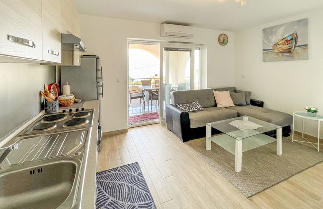 3 bedroom Apartment in Karlobag with terrace - Photo 3