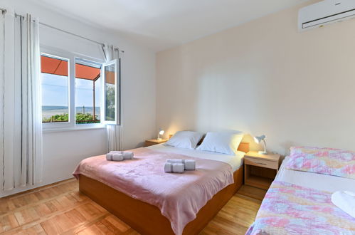 Foto 2 - Apartamento de 2 quartos em Starigrad com jardim e terraço