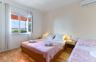 Foto 2 - Appartamento con 2 camere da letto a Starigrad con terrazza e vista mare