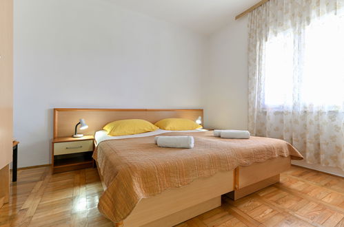 Foto 8 - Appartamento con 2 camere da letto a Starigrad con terrazza e vista mare