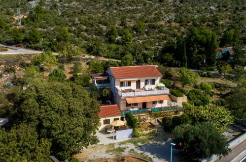 Foto 21 - Apartamento de 2 quartos em Starigrad com terraço e vistas do mar