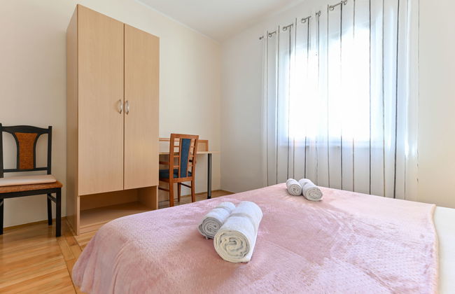 2 bedroom Apartment in Starigrad with garden and terrace - Photo 8