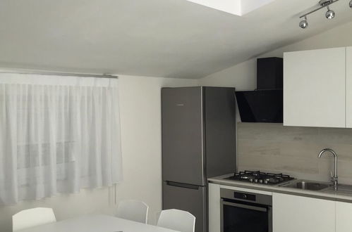 Foto 8 - Apartamento de 2 quartos em Duino-Aurisina com piscina e terraço