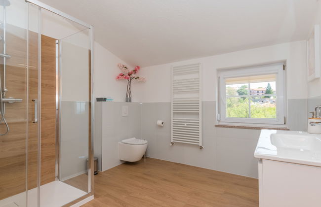 Casa de 5 quartos em Proložac com piscina privada e jardim - Foto 31