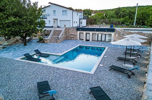 Foto 7 - Casa de 4 quartos em Proložac com piscina privada e jardim