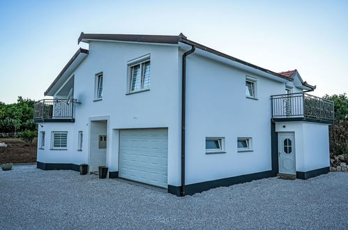 Foto 34 - Casa de 4 quartos em Proložac com piscina privada e jardim