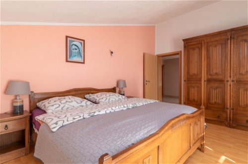 Photo 18 - 4 bedroom House in Prolozac with private pool and garden