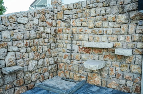 Foto 31 - Casa de 4 quartos em Proložac com piscina privada e jardim