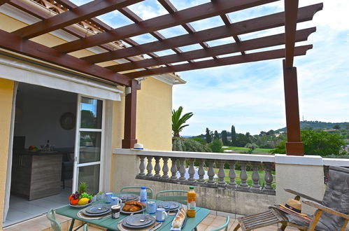 Photo 18 - 1 bedroom Apartment in Saint-Raphaël with swimming pool and garden