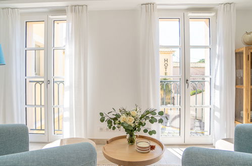 Foto 9 - Apartment mit 2 Schlafzimmern in Saint-Tropez mit blick aufs meer