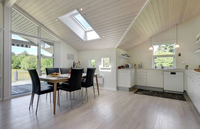 Casa de 3 quartos em Ørsted com terraço e banheira de hidromassagem - Foto 2