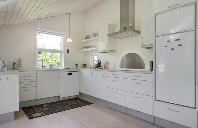 Casa de 3 quartos em Ørsted com terraço e banheira de hidromassagem - Foto 4