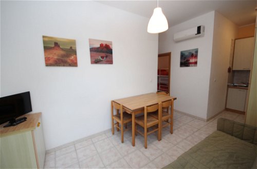 Photo 3 - 2 bedroom Apartment in Rosolina with garden and sea view