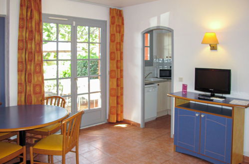 Foto 5 - Apartamento de 1 quarto em Saint-Raphaël com piscina e jardim