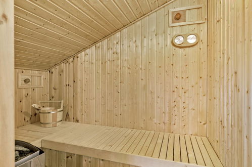 Foto 22 - Casa de 3 habitaciones en Harrerenden con terraza y sauna