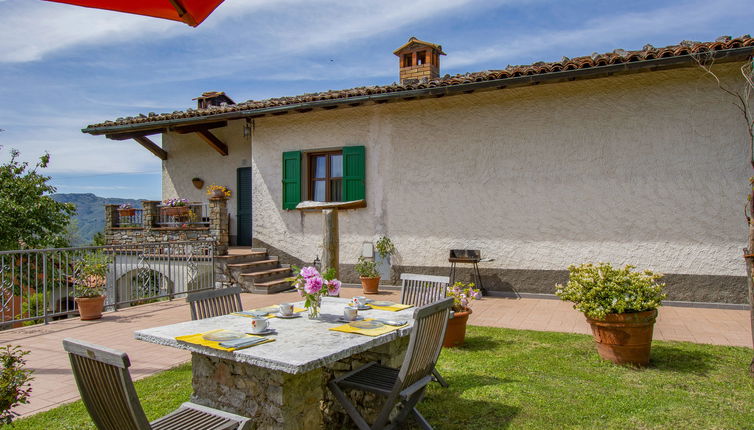 Photo 1 - Maison de 2 chambres à Coreglia Antelminelli avec jardin et terrasse