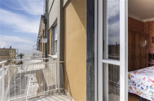 Foto 18 - Appartamento con 2 camere da letto a Finale Ligure con vista mare