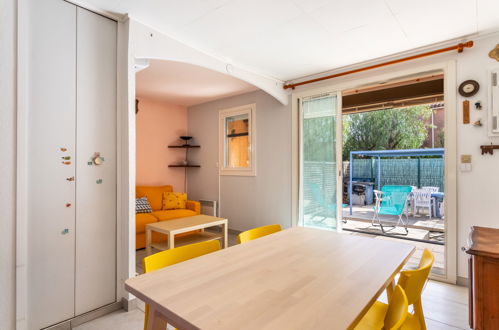 Foto 3 - Casa de 1 habitación en Bormes-les-Mimosas con piscina y vistas al mar