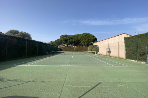 Foto 25 - Casa con 1 camera da letto a Bormes-les-Mimosas con piscina e vista mare