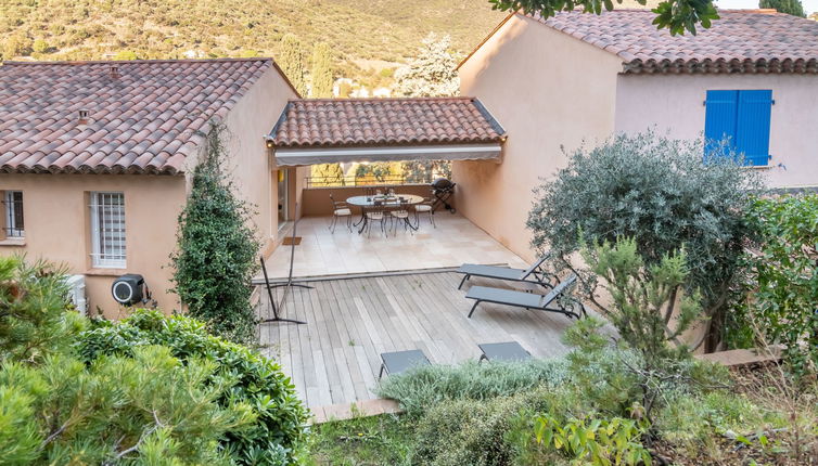 Photo 1 - Maison de 3 chambres à Le Lavandou avec terrasse et vues à la mer