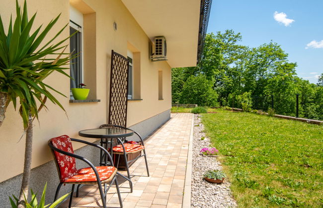 Casa de 3 quartos em Klana com piscina privada e jardim - Foto 5