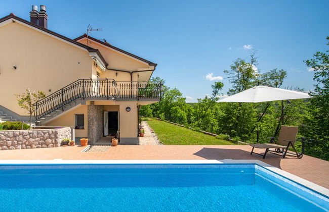 Casa de 3 quartos em Klana com piscina privada e jardim - Foto 13