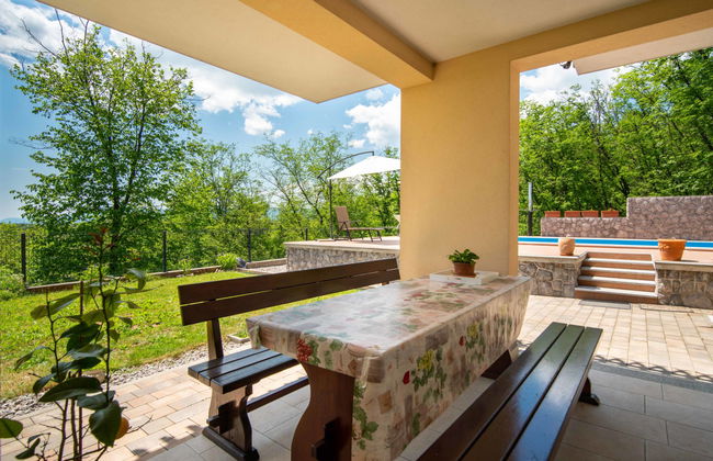 Casa de 3 quartos em Klana com piscina privada e jardim - Foto 7