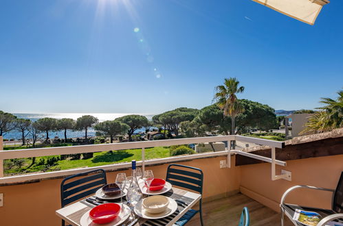 Foto 1 - Appartamento con 1 camera da letto a Roquebrune-sur-Argens con piscina e vista mare