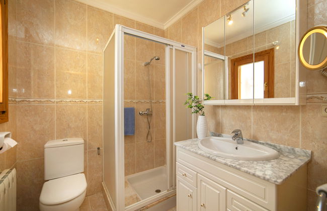 Casa de 4 quartos em Calp com piscina privada e jardim - Foto 17