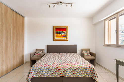 Foto 13 - Appartamento con 1 camera da letto a Le Lavandou con vista mare
