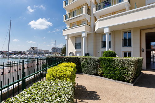 Photo 27 - 3 bedroom Apartment in Dives-sur-Mer with swimming pool and sea view