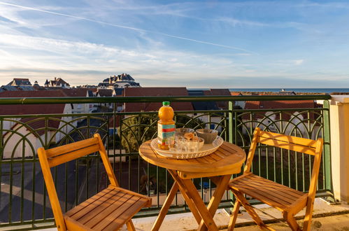 Photo 14 - 1 bedroom Apartment in Dives-sur-Mer with swimming pool and sea view