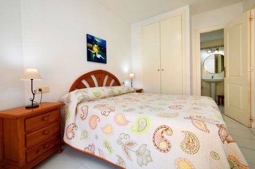 Photo 3 - 2 bedroom Apartment in Calp with swimming pool and garden