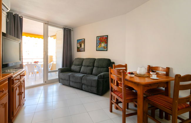 3 bedroom Apartment in Calp with swimming pool and garden - Photo 2
