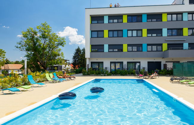 Apartamento de 2 quartos em Balatonföldvár com piscina e jardim - Foto 1