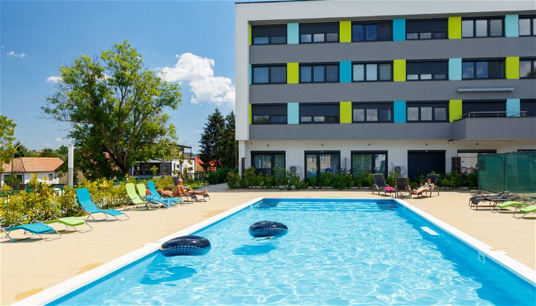 Foto 1 - Apartamento de 1 quarto em Balatonföldvár com piscina e jardim