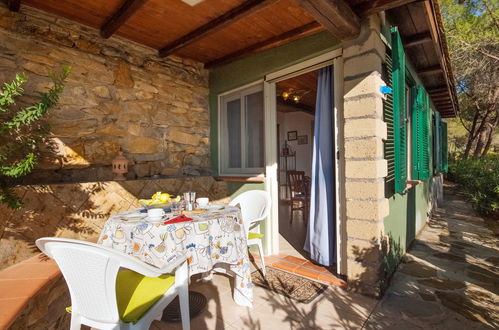 Photo 4 - House in Capoliveri with garden and sea view